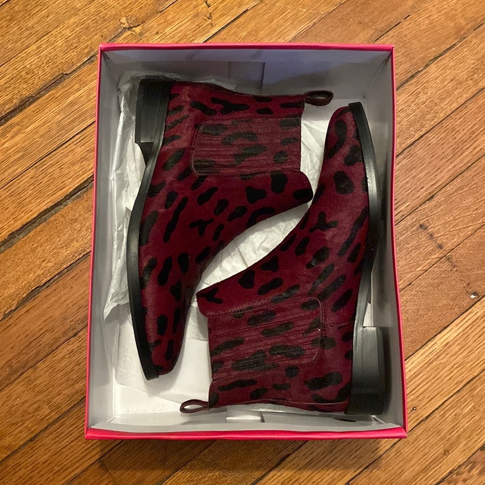 BRAND NEW - Vince Camuto Haventa calf hair boots size 7.5M